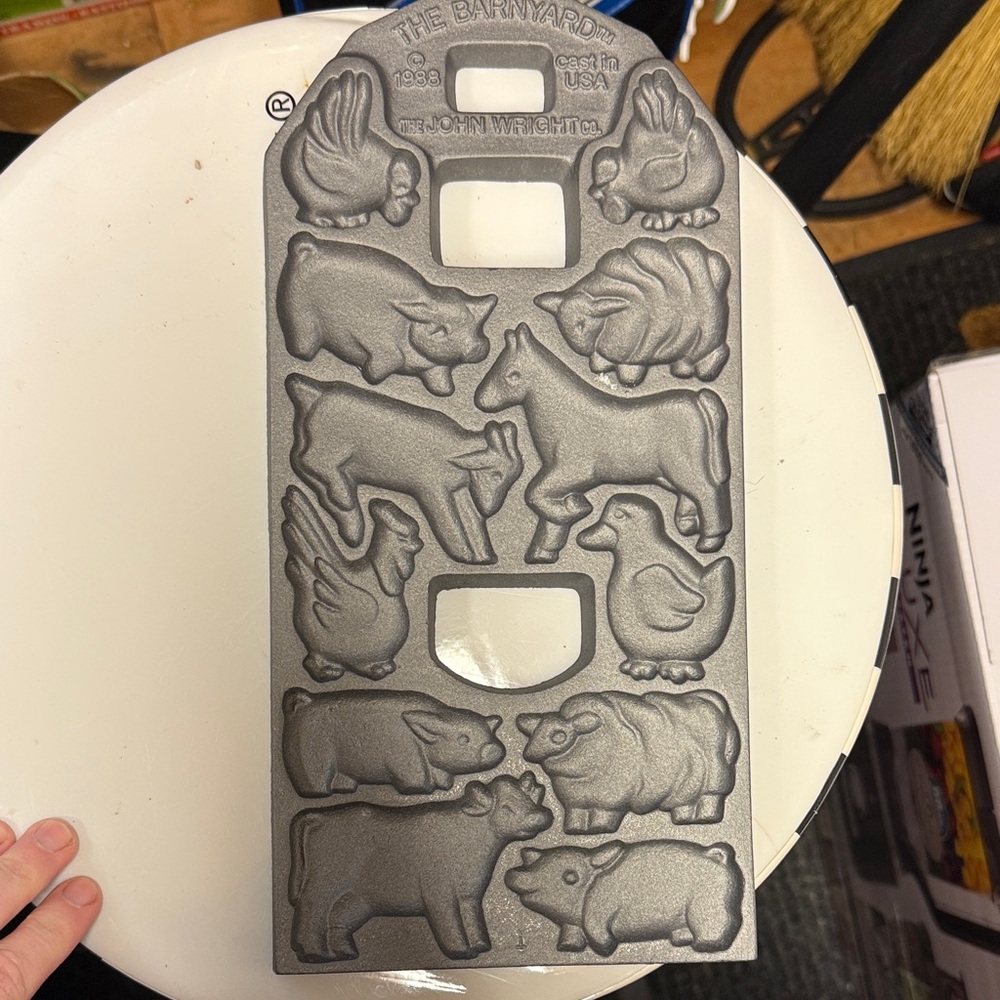 The Bar Silver Barnyard Mold cast iron